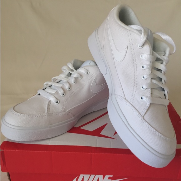 Nike Shoes - Brand New Nike women’s GTS ‘16 TXT (NIB)